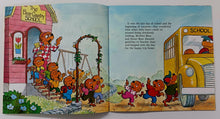 Load image into Gallery viewer, THE BERENSTAIN BEARS GO TO CAMP - Stan Berenstain, Jan Berenstain