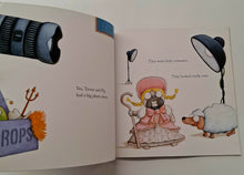 Load image into Gallery viewer, PIG THE STAR - Aaron Blabey