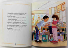 Load image into Gallery viewer, WE SHARE EVERYTHING! - Robert Munsch