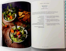 Load image into Gallery viewer, THE FAMILY COOKS - Laurie David, Kirstin Uhrenholdt, Quentin Bacon, Katie Couric