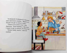 Load image into Gallery viewer, SO MUCH SNOW! - Robert Munsch