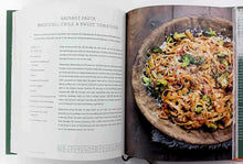 Load image into Gallery viewer, SUPER FOOD FAMILY CLASSICS - Jamie Oliver