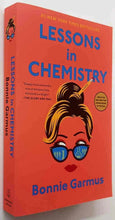 Load image into Gallery viewer, LESSONS IN CHEMISTRY - Bonnie Garmus