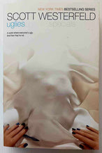 Load image into Gallery viewer, UGLIES - Scott Westerfeld