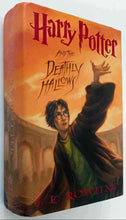 Load image into Gallery viewer, HARRY POTTER AND THE DEATHLY HALLOWS - J.K. Rowling