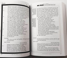 Load image into Gallery viewer, HAMLET - William Shakespeare, SparkNotes