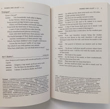 Load image into Gallery viewer, ROMEO AND JULIET - William Shakespeare, Jonathan Bate, Eric Rasmussen
