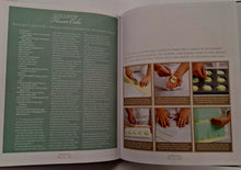 Load image into Gallery viewer, DECORATING CAKES - Pamela Clark
