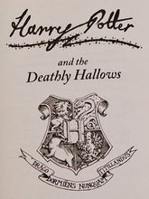 Load image into Gallery viewer, HARRY POTTER AND THE DEATHLY HOLLOWS - J.K. Rowling
