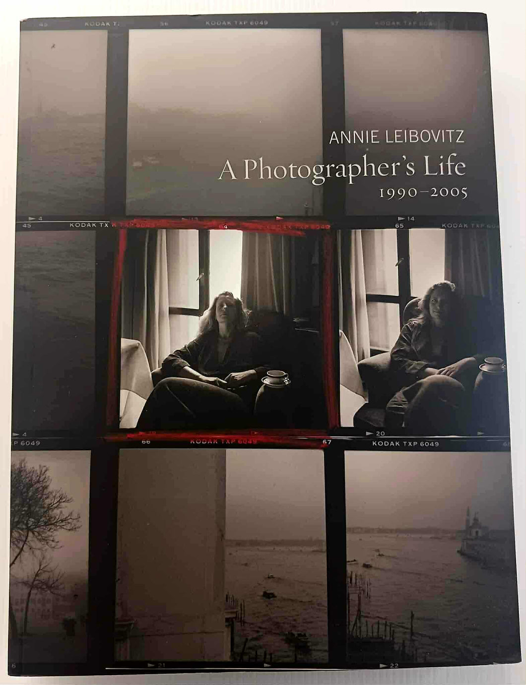 A PHOTOGRAPHER'S LIFE - Annie Leibovitz