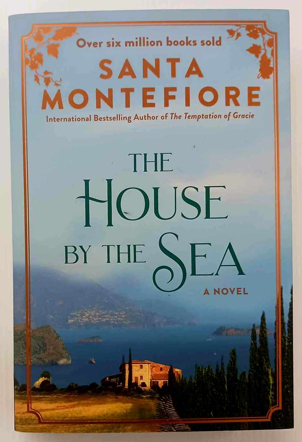 THE HOUSE BY THE SEA - Santa Montefiore