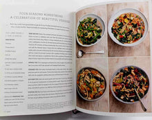 Load image into Gallery viewer, SUPER FOOD FAMILY CLASSICS - Jamie Oliver
