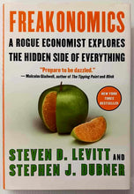 Load image into Gallery viewer, FREAKONOMICS - Steven D. Levitt, Stephen J. Dubner
