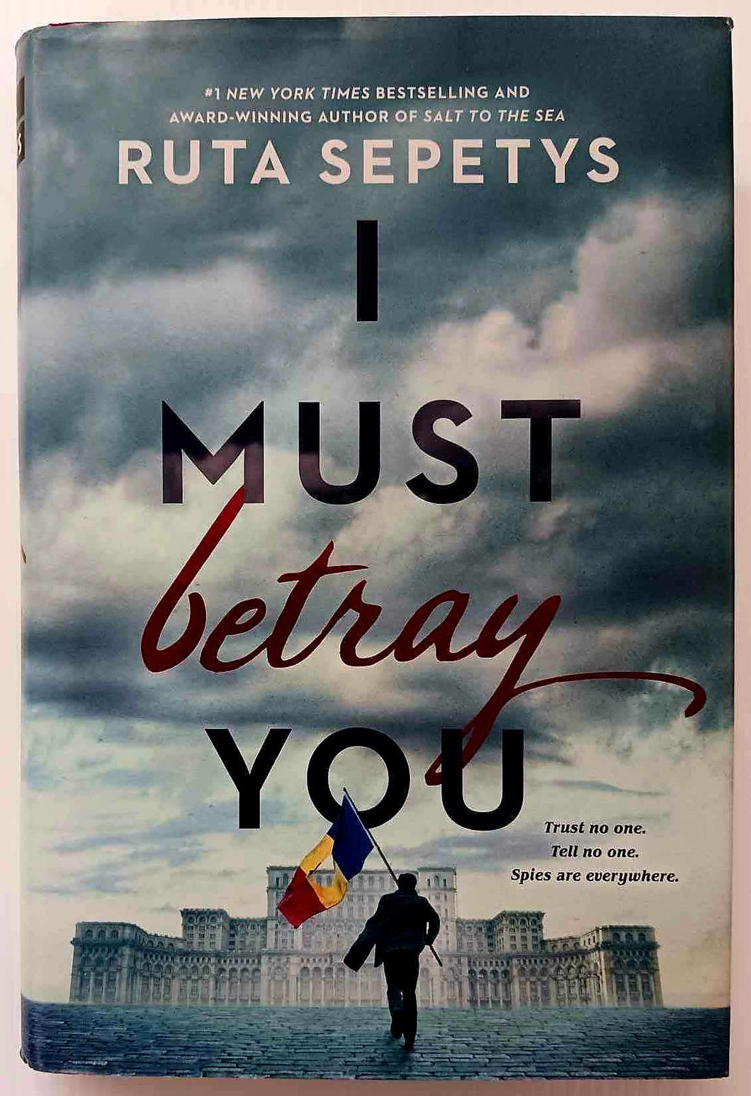 I MUST BETRAY YOU - Ruta Sepetys