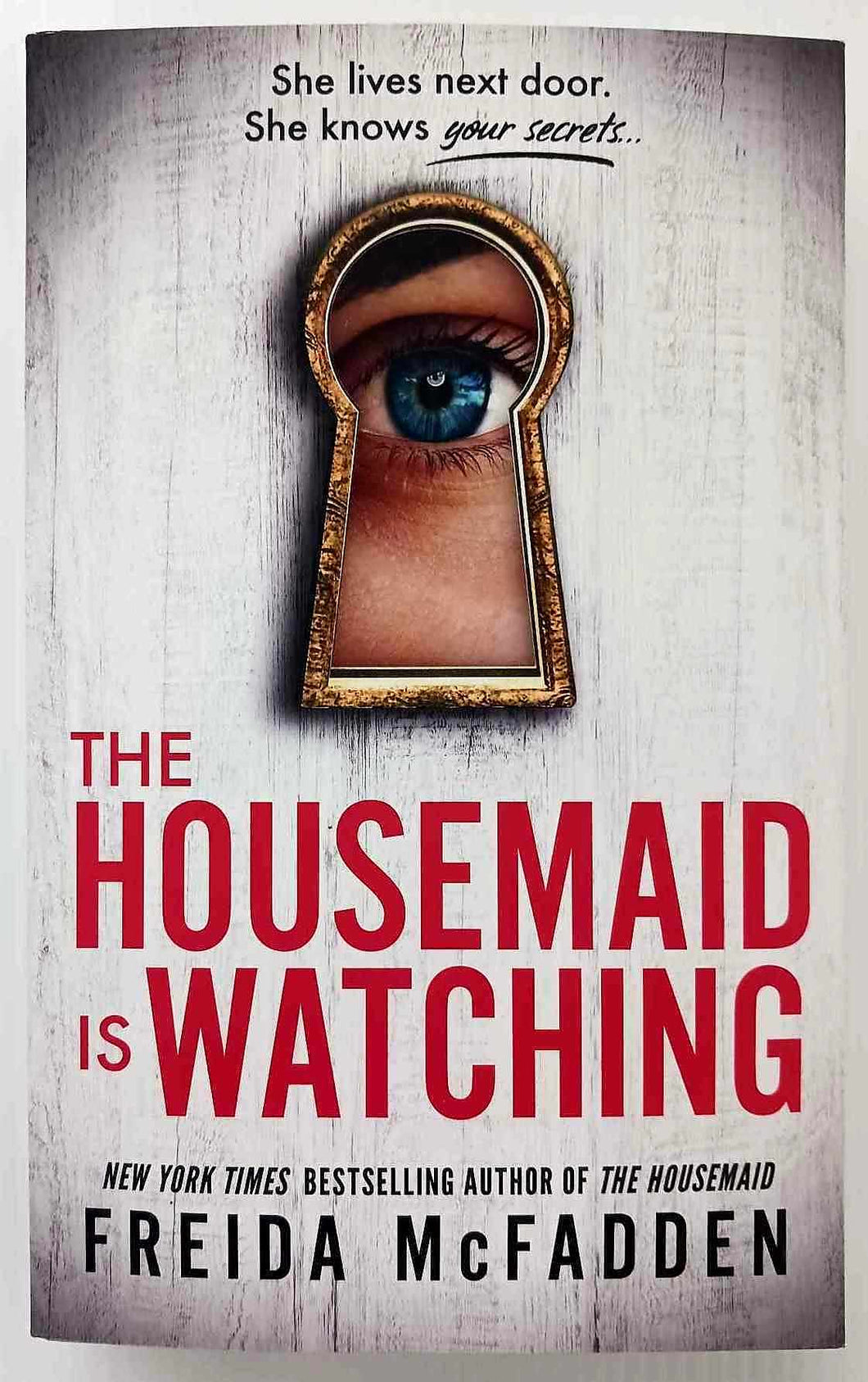 THE HOUSEMAID IS WATCHING - Freida McFadden