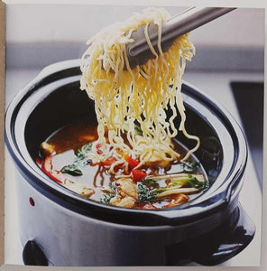 THE ESSENTIAL SLOW COOKER COOKBOOK - Lorna Brash