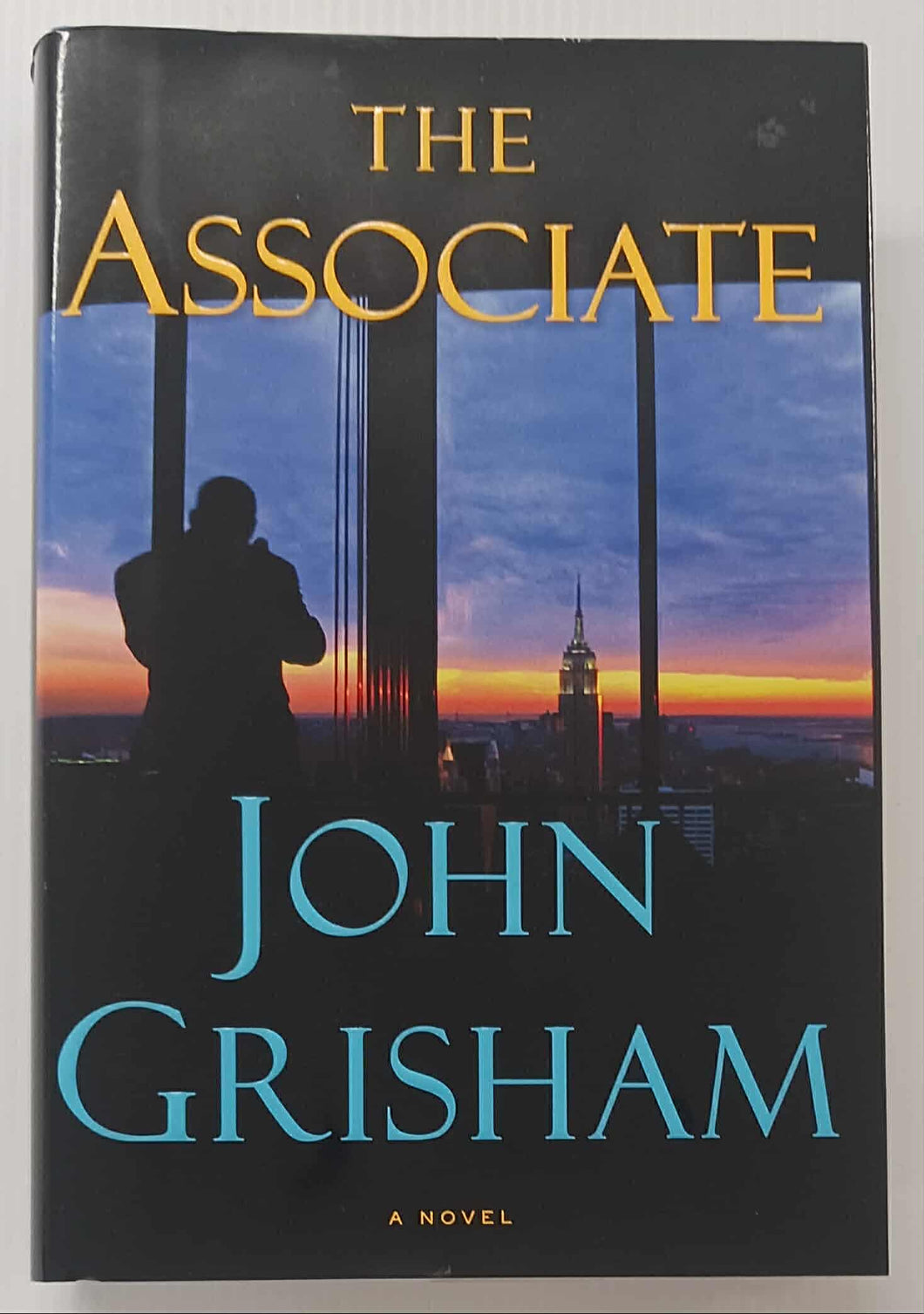 THE ASSOCIATE - John Grisham