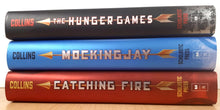 Load image into Gallery viewer, THE HUNGER GAMES (SET) - Suzanne Collins
