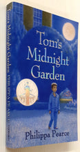 Load image into Gallery viewer, TOM&#39;S MIDNIGHT GARDEN - Philippa Pearce
